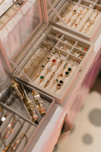 How to store jewelry to prevent tarnish