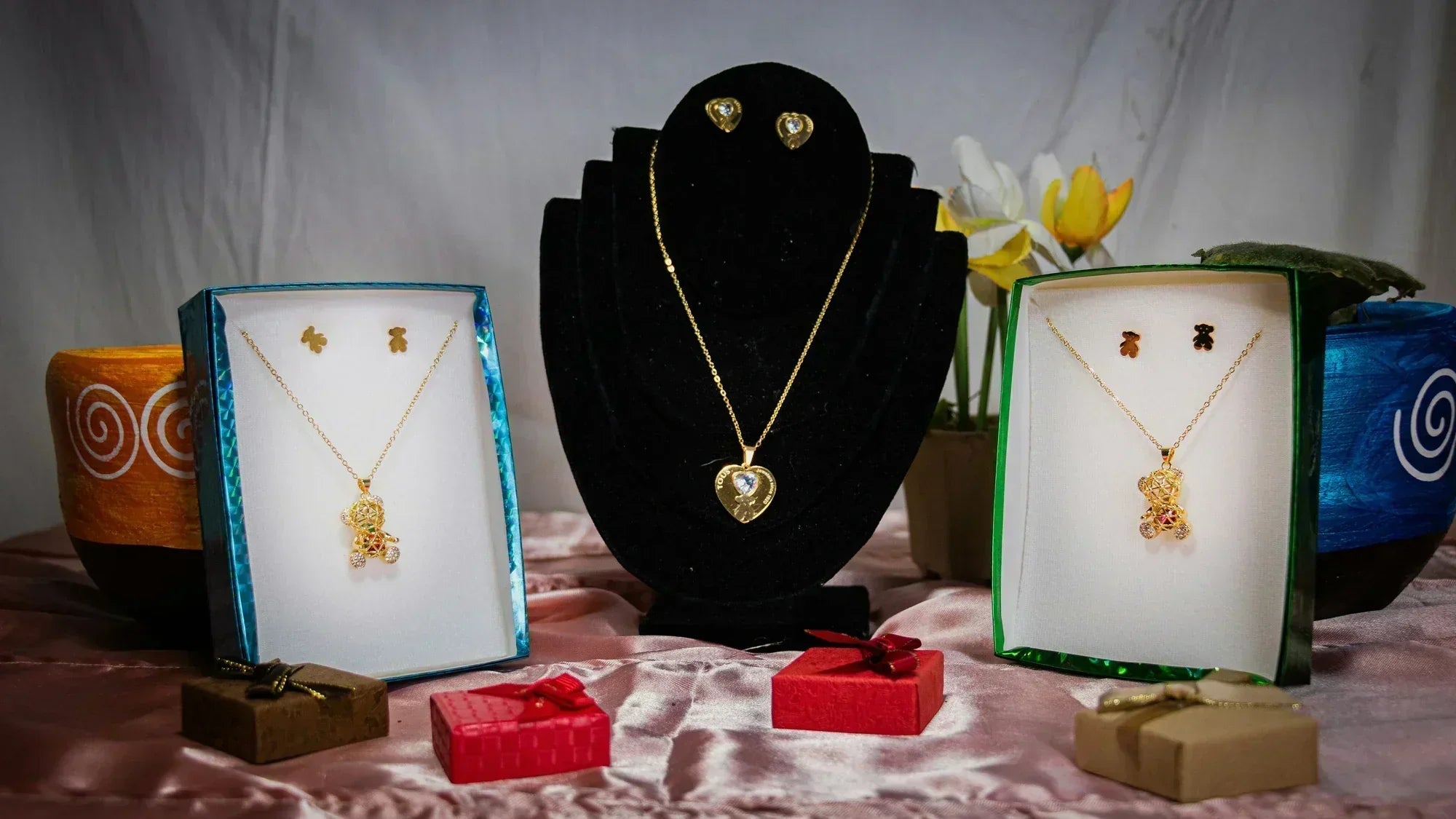 custom jewelry packaging with logo