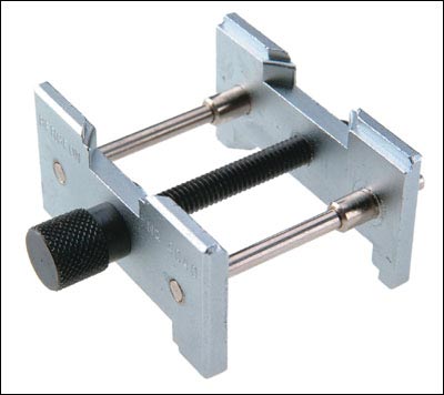 Extensible and Reversible Movement Hold