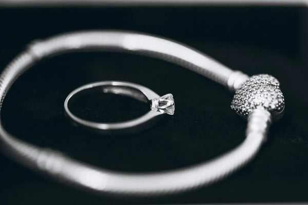 how to tell if a diamond is real at home