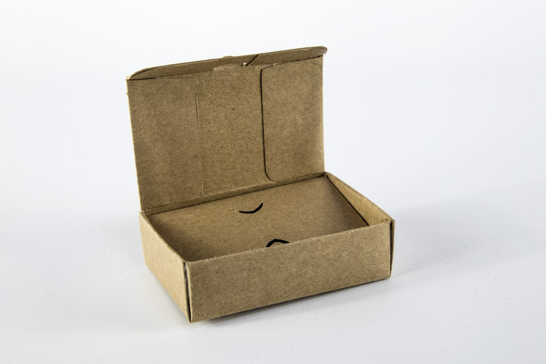 How to Choose Jewelry Mailer Boxes That Won't Break the Bank or the Bracelet