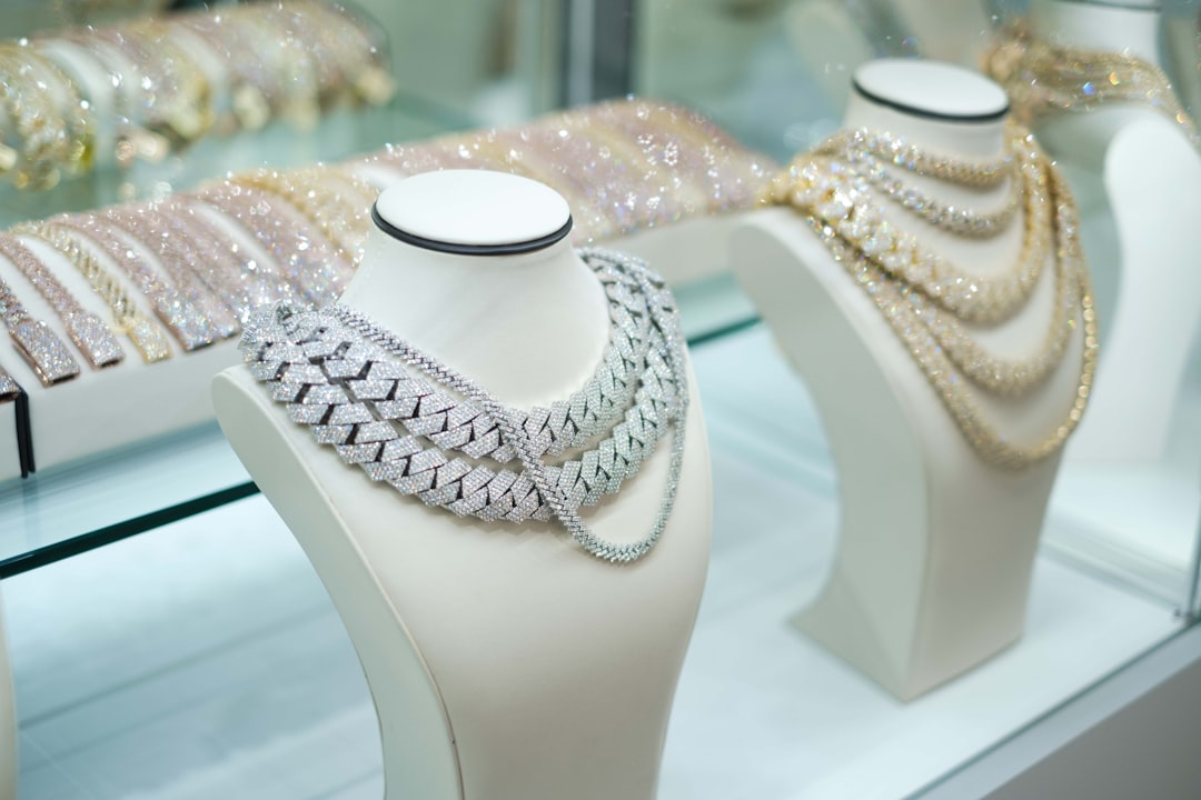Wholesale Jewelry Displays: Making Your Gems Look Like a Million Bucks