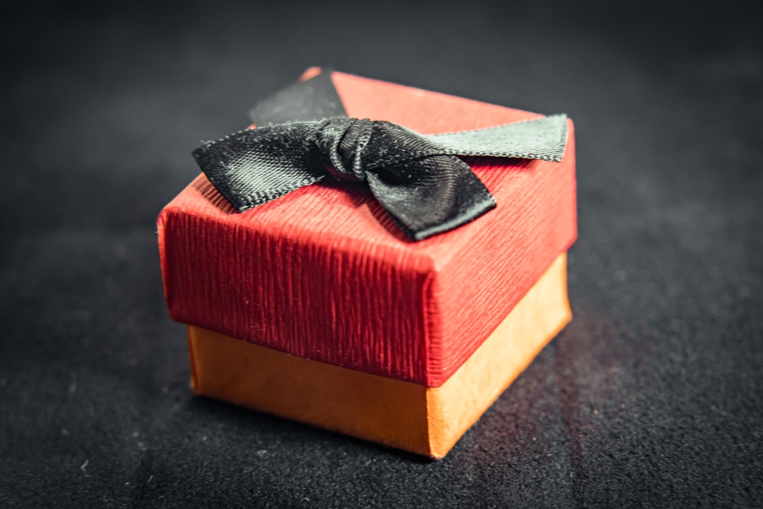 How to Pick the Perfect Jewelry Gift Boxes in Bulk for Your Business