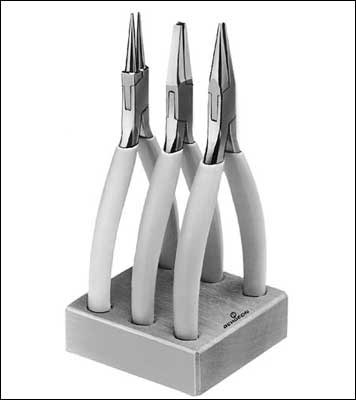 ASSORTMENT OF 3 PLIERS