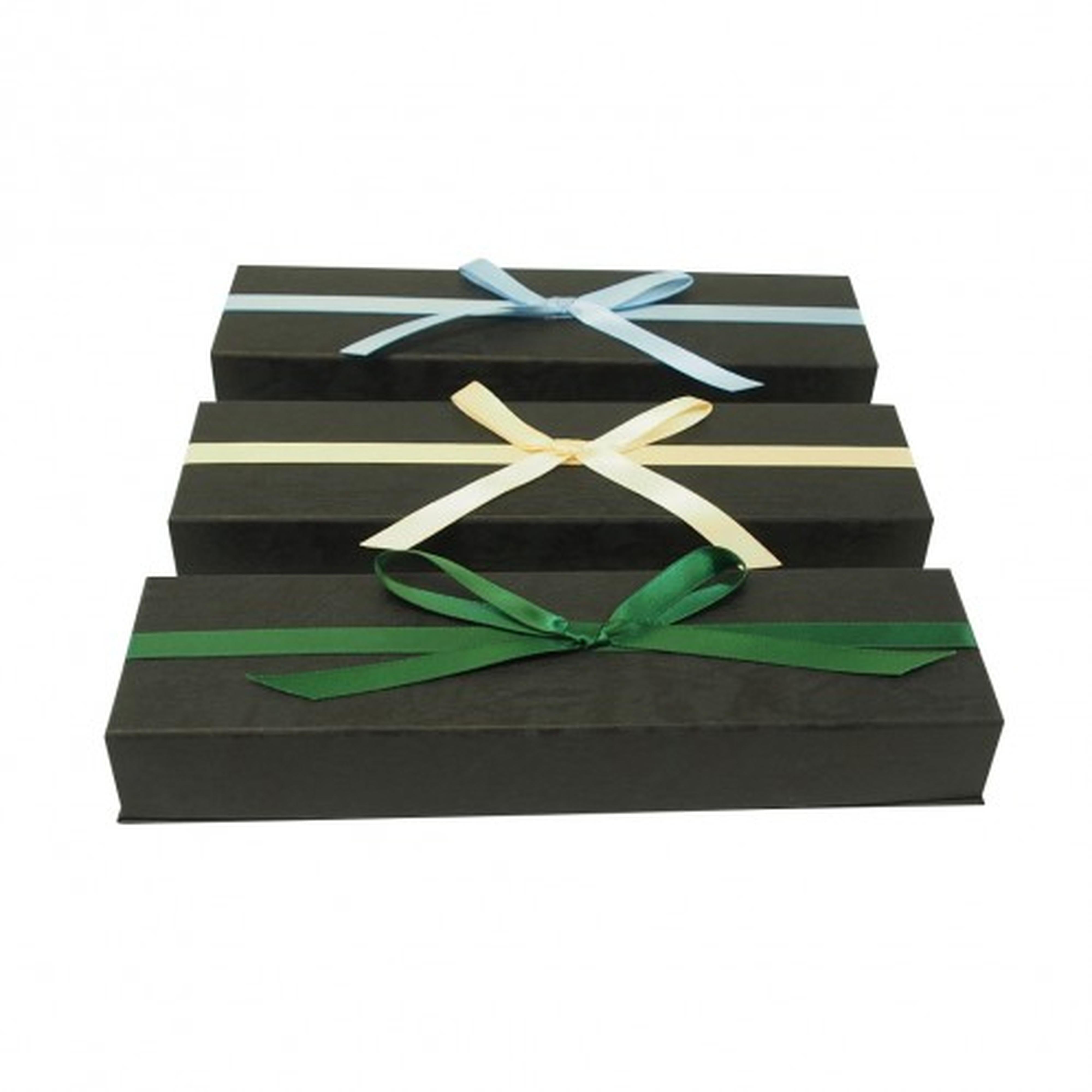 Pre-Tied Ribbon Bracelet Box